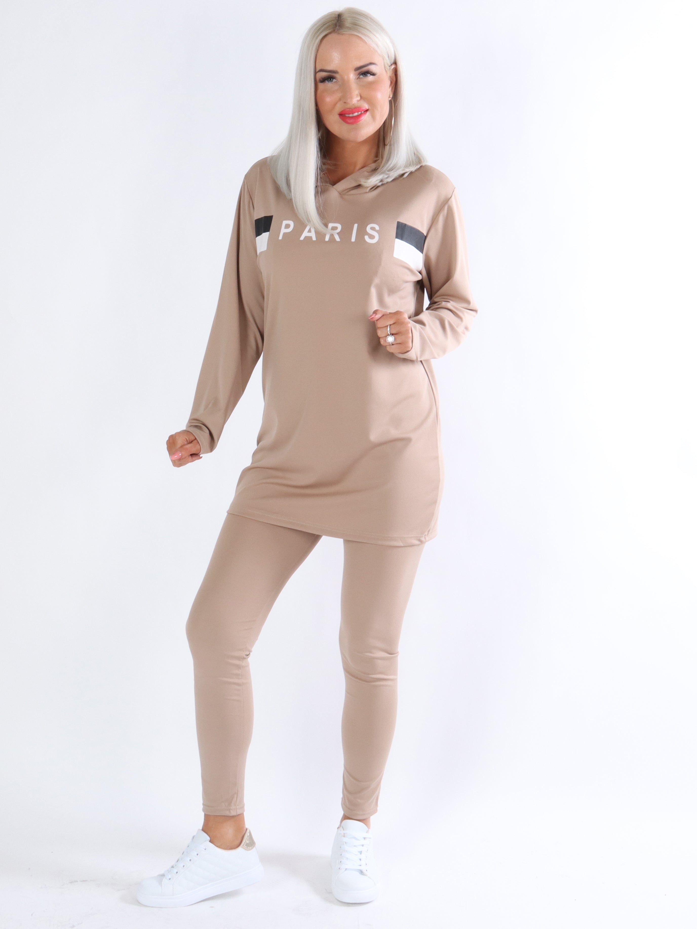 Sanna - Armégrön joggingdräkt med Paris på blusen